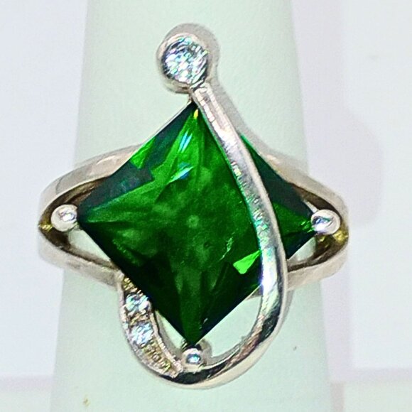 VTG Women Princess Cut Lab Created Diamond Emerald Silver Plated Ring Size 7.25 - Picture 1 of 7